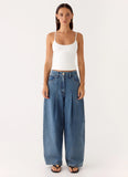 Zayn Pleated Denim Jeans - Light Wash Blue