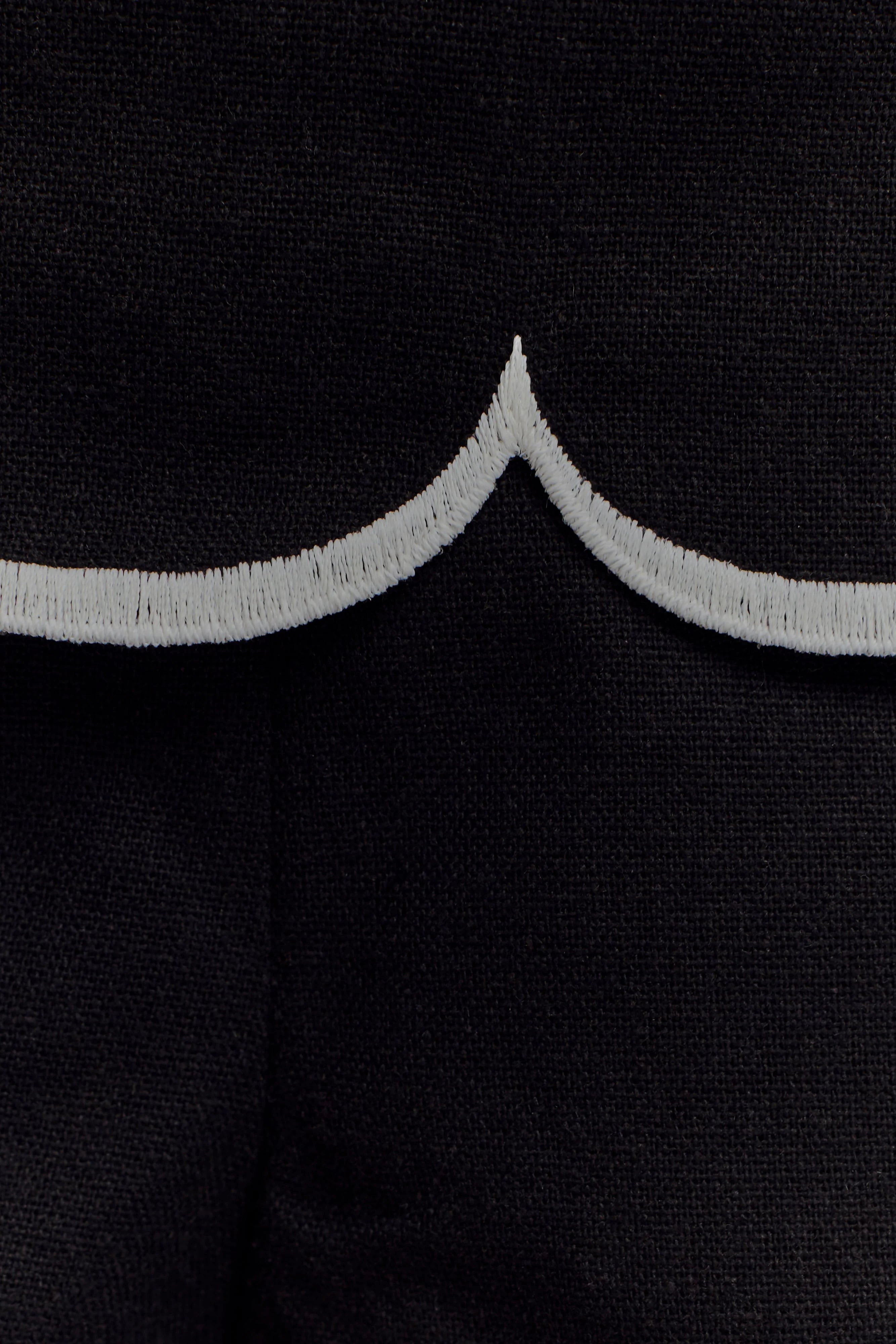 Judith Scallop Shorts Black