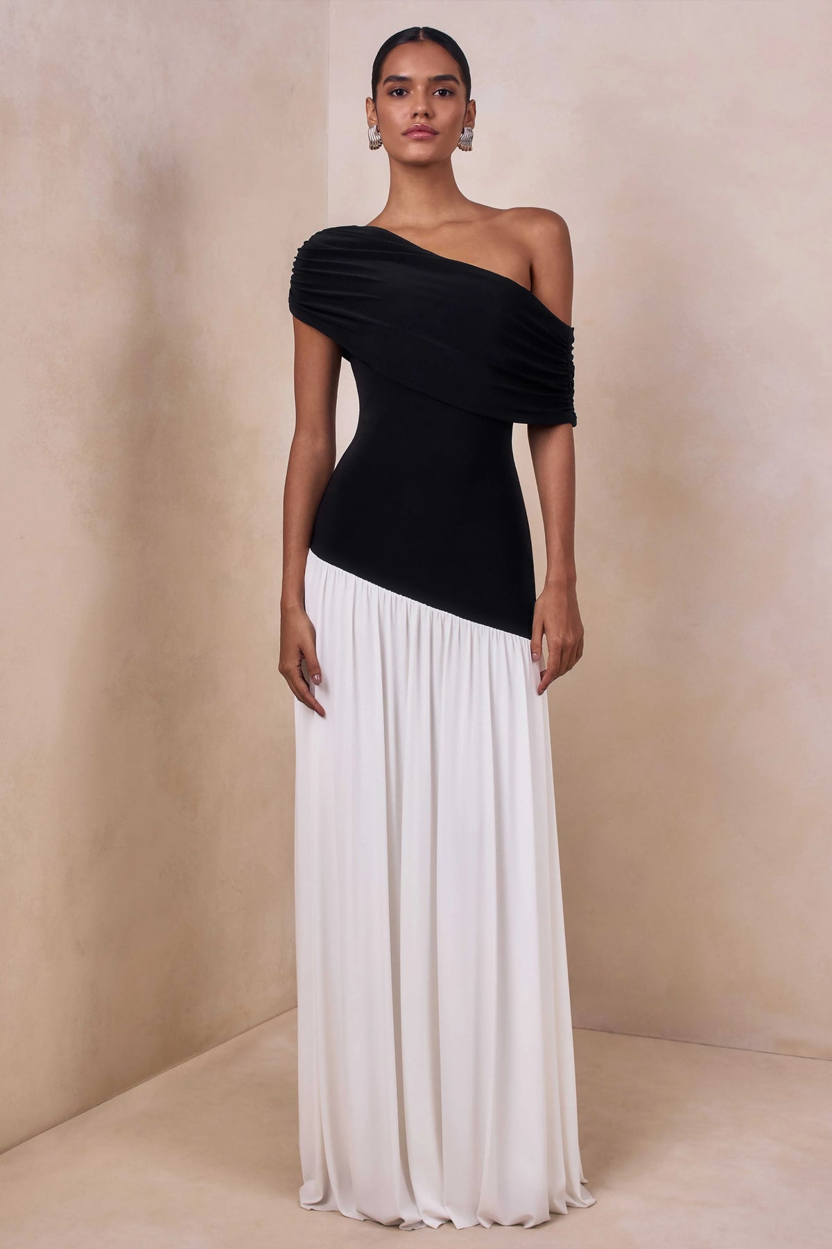 Doroyta Black And White Asymmetric Neck Maxi Dress