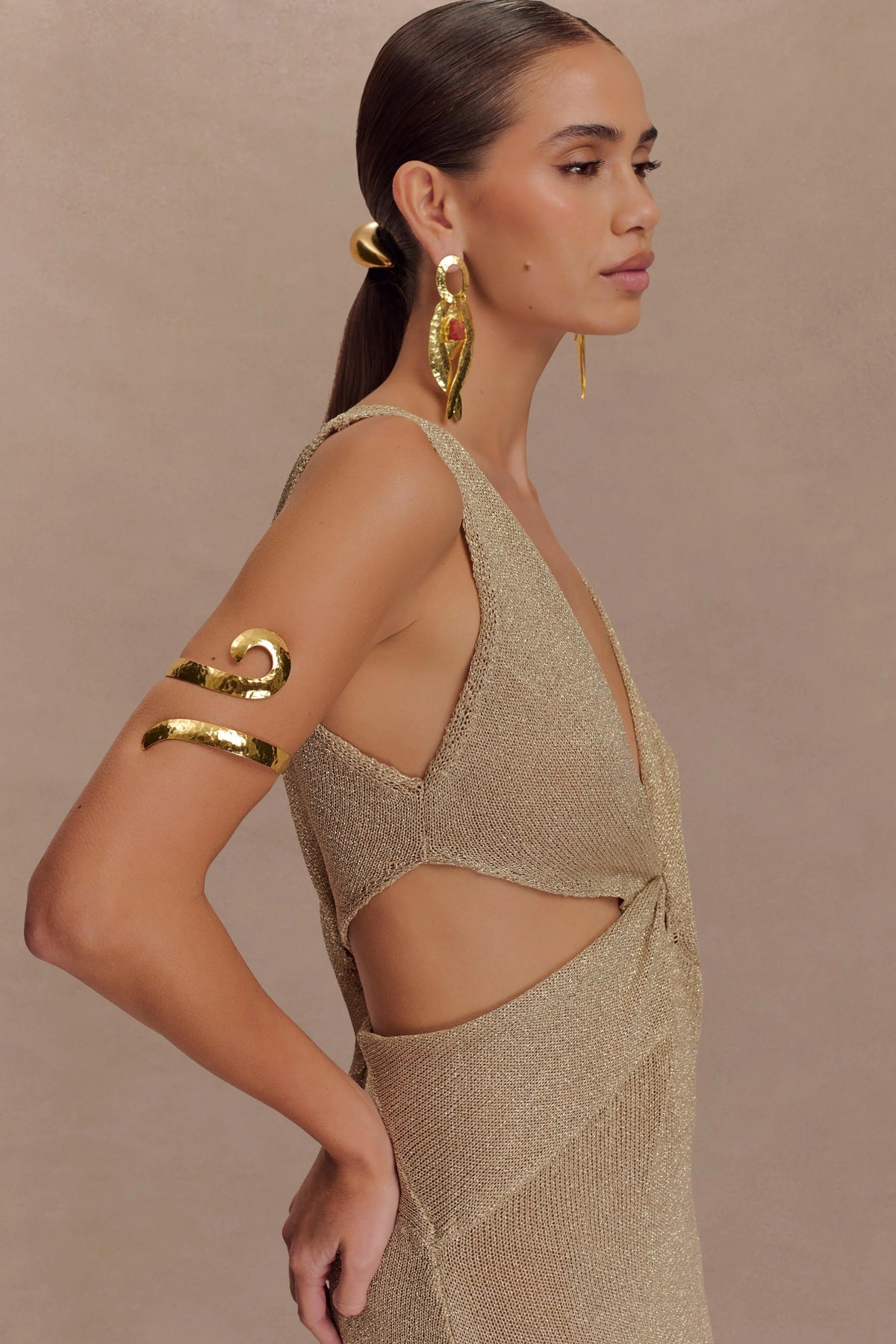 Hyacinth Textured Swirl Arm Band Gold