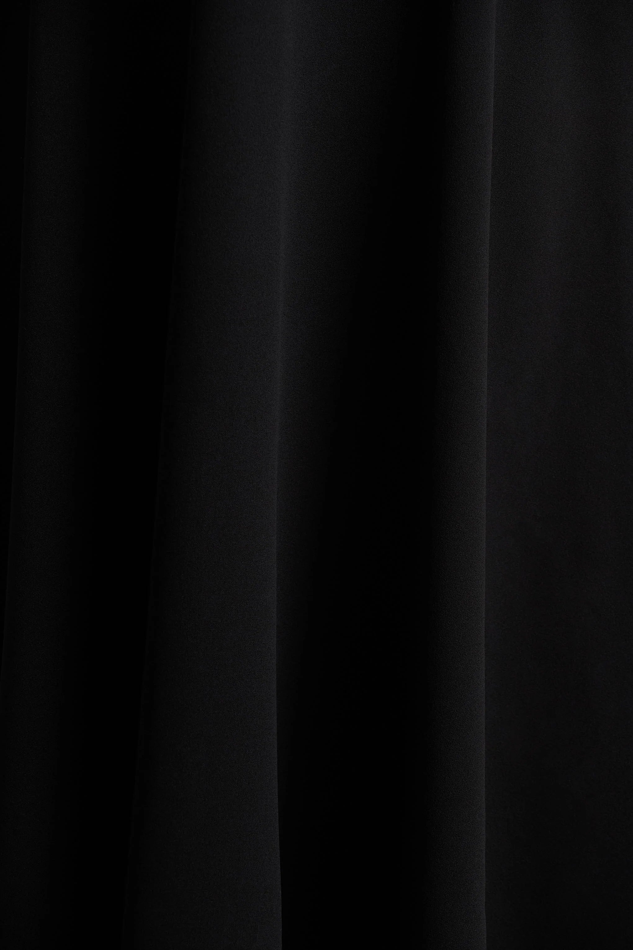 Andromeda Black Sweetheart Neck Midi Dress