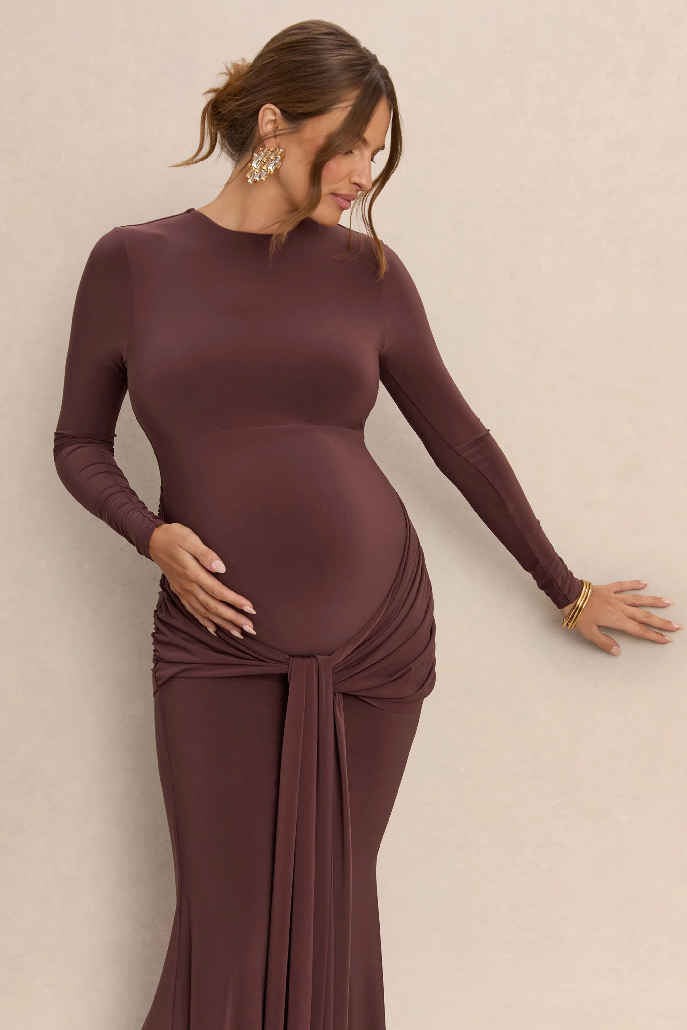 Aveny Brown Crew Neck Maternity Maxi Dress With Ruched Detailing And Sash